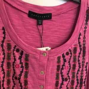 Sanctuary sleeveless embroidered magenta top